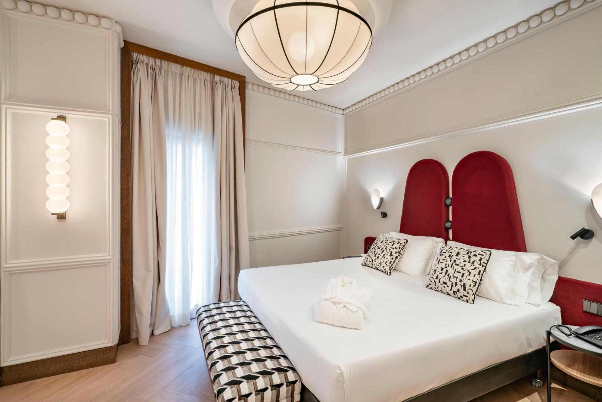 Superior Double Room with Balcony and Barrio de las Letras Views
